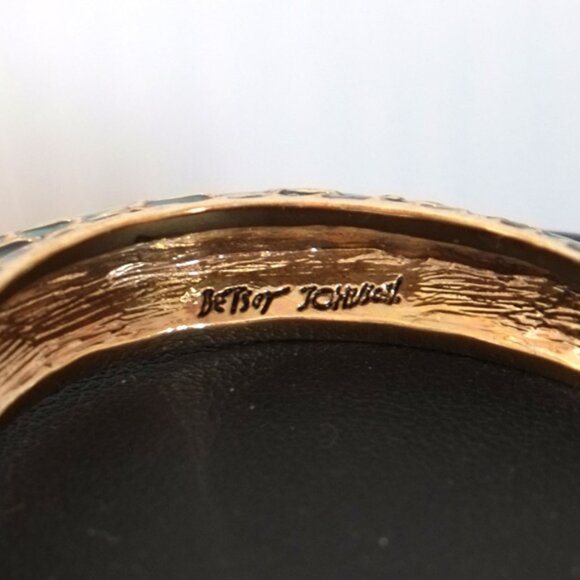 Betsey Johnson Kissing Koi magnetic statement bangle bracelet - Picture 3 of 5